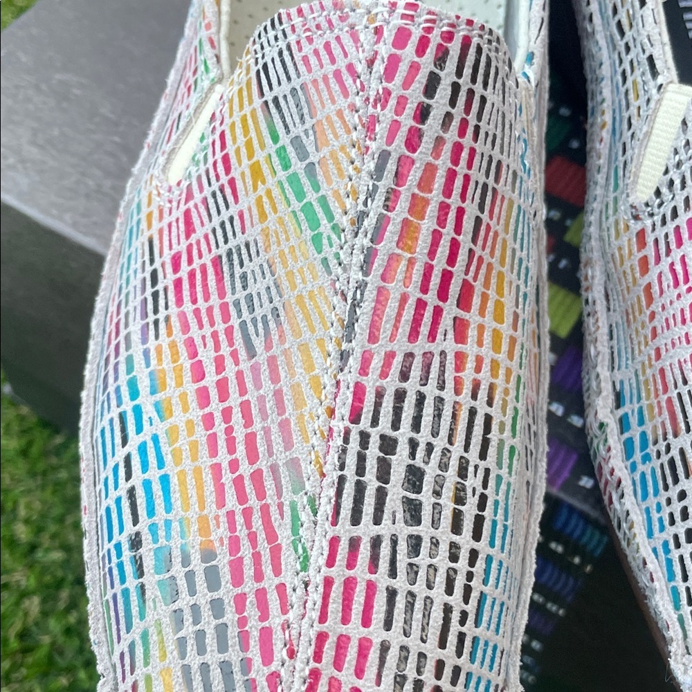 😁 Bernie MEV. Women's Colorful Woven Flats 🥿 Will go with just about anything 😁 - Picture 10 of 11